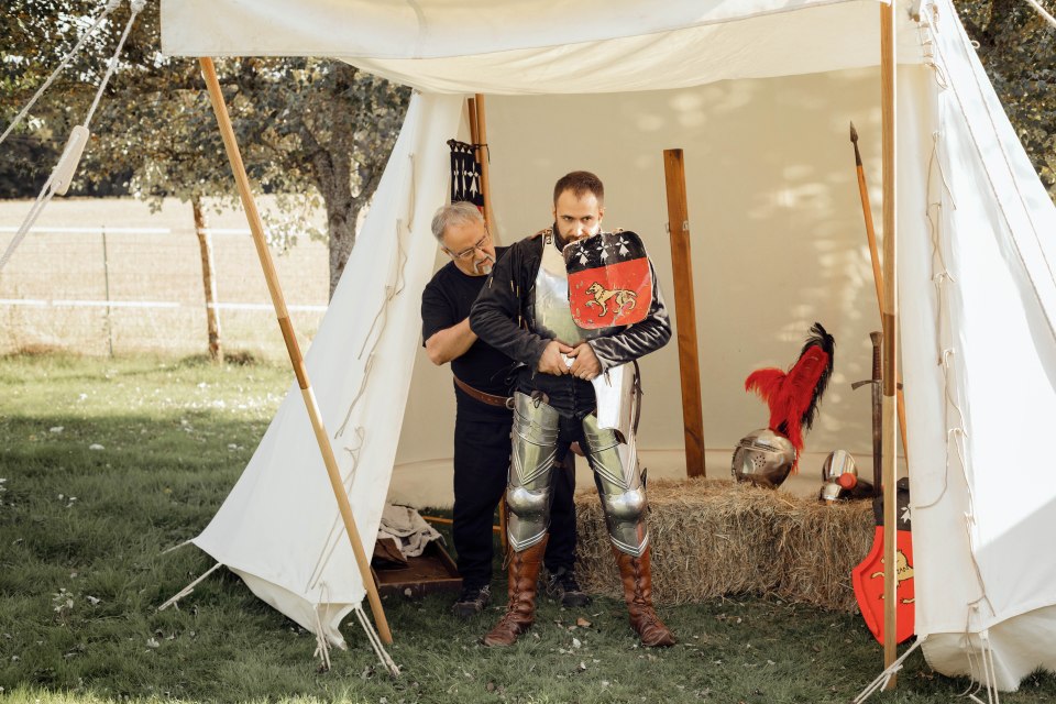 chevalier se prepare dans sa tente
animation chevalier normandie